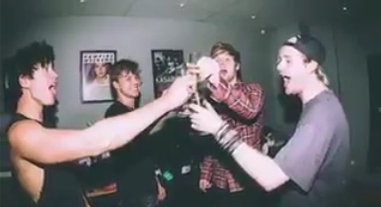 Happy Birthday Calum Hood!! Here\s to many more wonderful years 