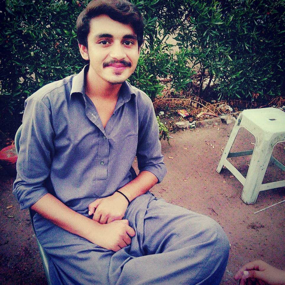 MusawarManzoor4's tweet photo. #مختصر ہے یہ زندگی 
بے سبب ہیں #عداوتیں.. https://t.co/ro0c42bQTp