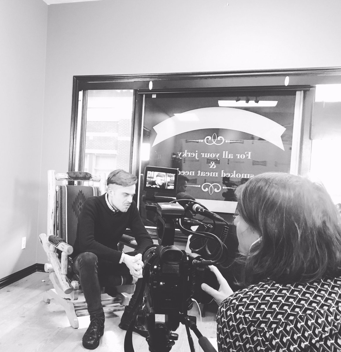 AniaKot's tweet photo. Kuba Czekaj, reżyser filmu @TheErlprince, podczas rozmowy z #ARTE w trakcie festiwalu @Slamdance ✌🏻 https://t.co/CAK9JTlDeo