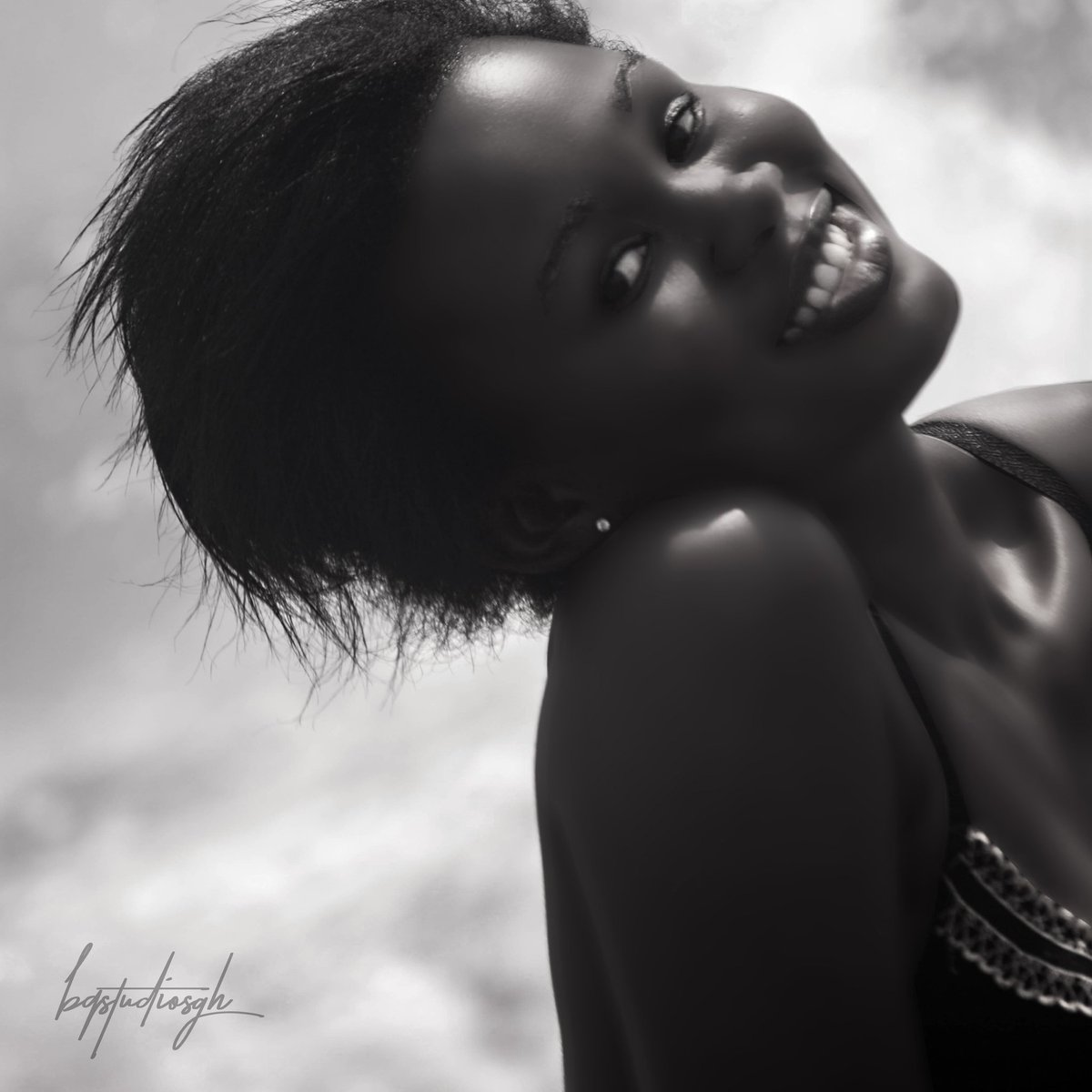 bqstudiosgh's tweet photo. Shoot with @bqstudiosgh next top model photo credit #braqofi model #naaborley https://t.co/9umUmpB68m