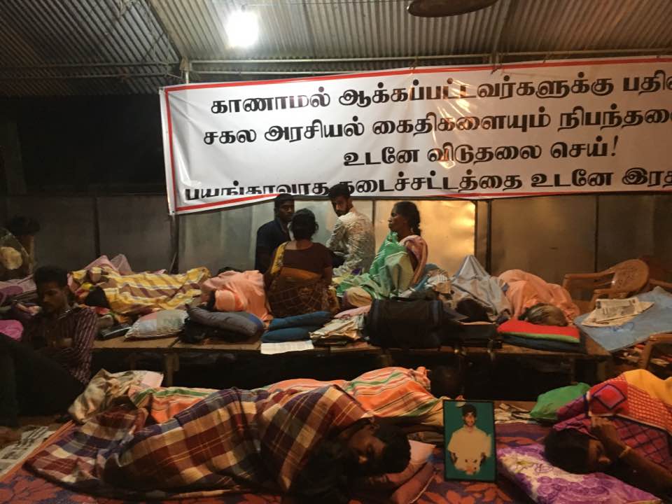 thamilchselvans's tweet photo. என் இனமே... என் சனமே...
இவர்கள் குரல் கேட்கிறதா?
இவர்கள் வலி புரிகிறதா??
#Thamileelamhunkerstrikeprotest
#justicefordisappeared https://t.co/HEhTWi46oi