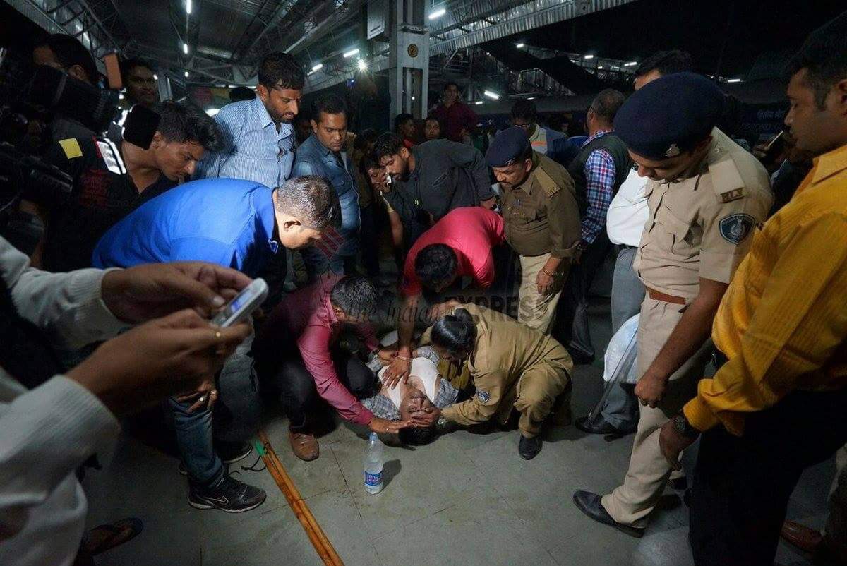sabhayalohtia's tweet photo. फरीद की मौत शाहरुख की
 बजाय मोदीजी के किसी कार्यक्रम में हुई होती तो  सेक्युलर घोर असहिष्णुता की हदें पार कर चुके होते
#kabilbnoraeesnhi https://t.co/Y35gLwokVu