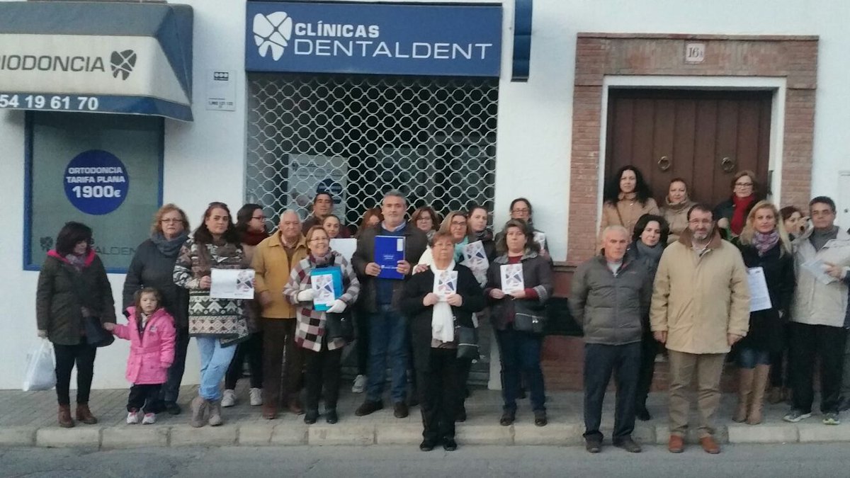 JuanAvilaCARMO's tweet photo. Esta tarde con afectados por el cierre de  Dentaldent a los q he mostrado nuestro apoyo. Desde el Ayto se les está atendiendo e informando https://t.co/HnppxkUk3R