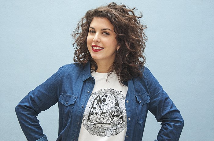 Apoya el #CineclubCroma y consigue una camiseta diseñada por <a href="/sr_sleepless/">Sr. Sleepless</a> como la que luce <a href="/CristiGRosales/">Cristina G Rosales</a> + info: vkm.is/cineclubcroma