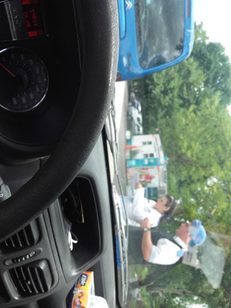 CapelSandra's tweet photo. Me toco control policial! bien no me molesta. https://t.co/UfI5XfBJrf