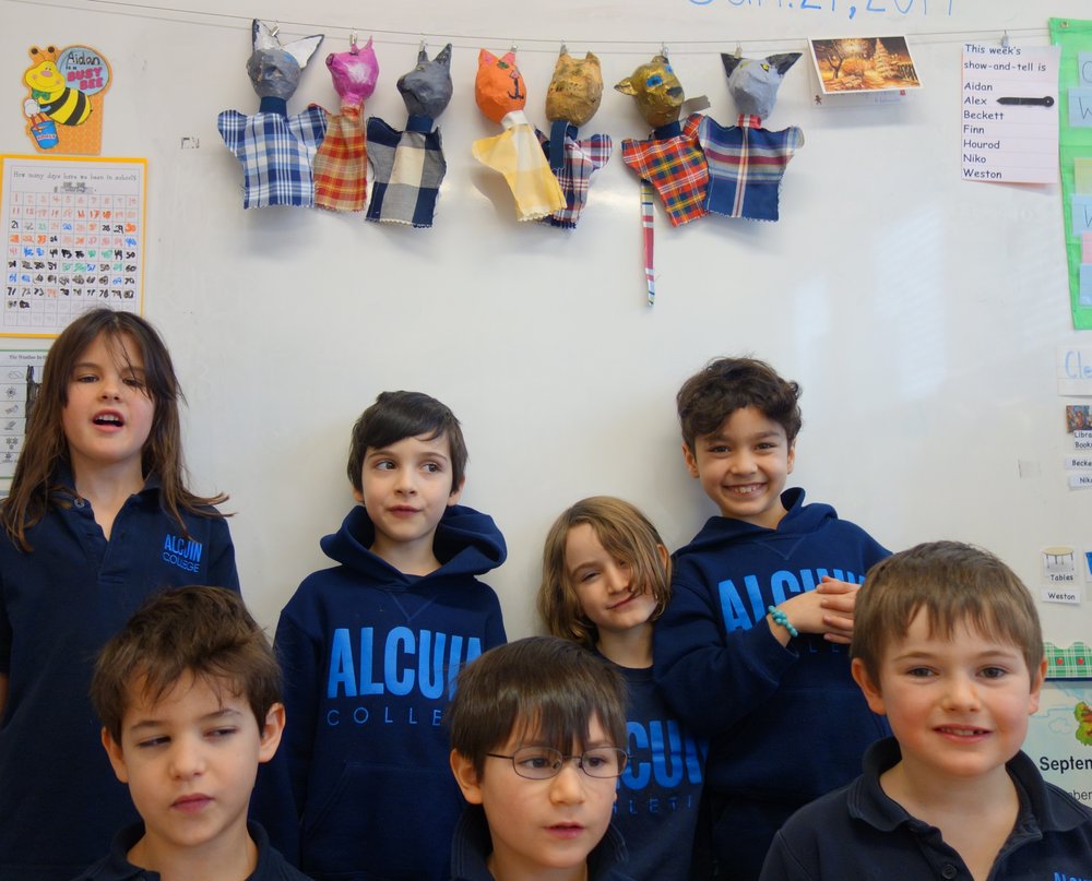 AlcuinK12's tweet photo. K - G4s got our craft on! Upcycle newspaper, cardboard, H2O bottles, fabric to create paper mache animal puppets! @CBCVancouver #UPCYCLEWIN https://t.co/QzBy0ipZAD