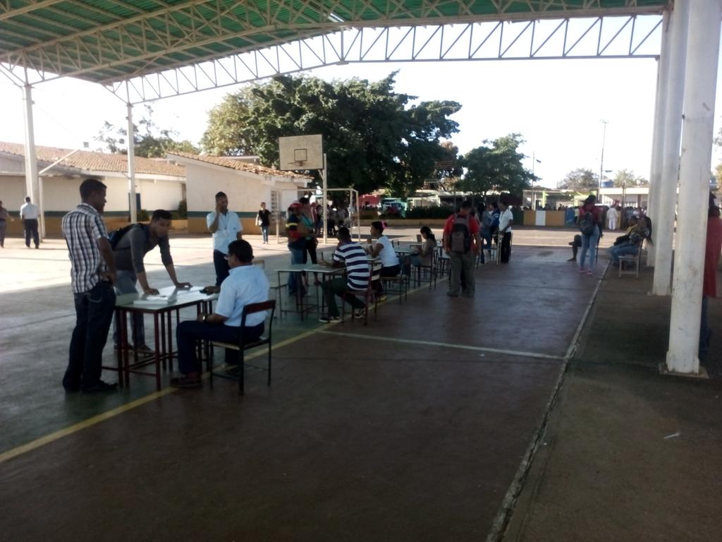 MACALI_1's tweet photo. Esc Rafael Vega Core 8 Carnetizacion n/100 y Estamos trabajando y Mas .@rangelgomez .@DPoliticaCaroni .@gescaroni .@NicolasMaduro https://t.co/XduWIDziih