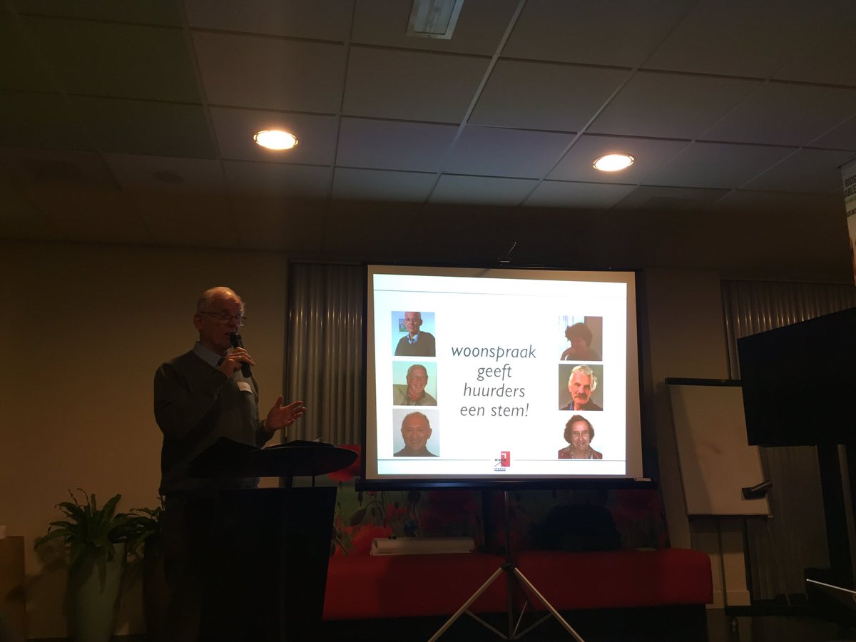 Ruud van Zwol begint de avond over #Zorgzame buurten. #woonspraak <a href="/SSWBilthoven/">Woonstichting SSW</a> #samenwerkingsovereenkomst