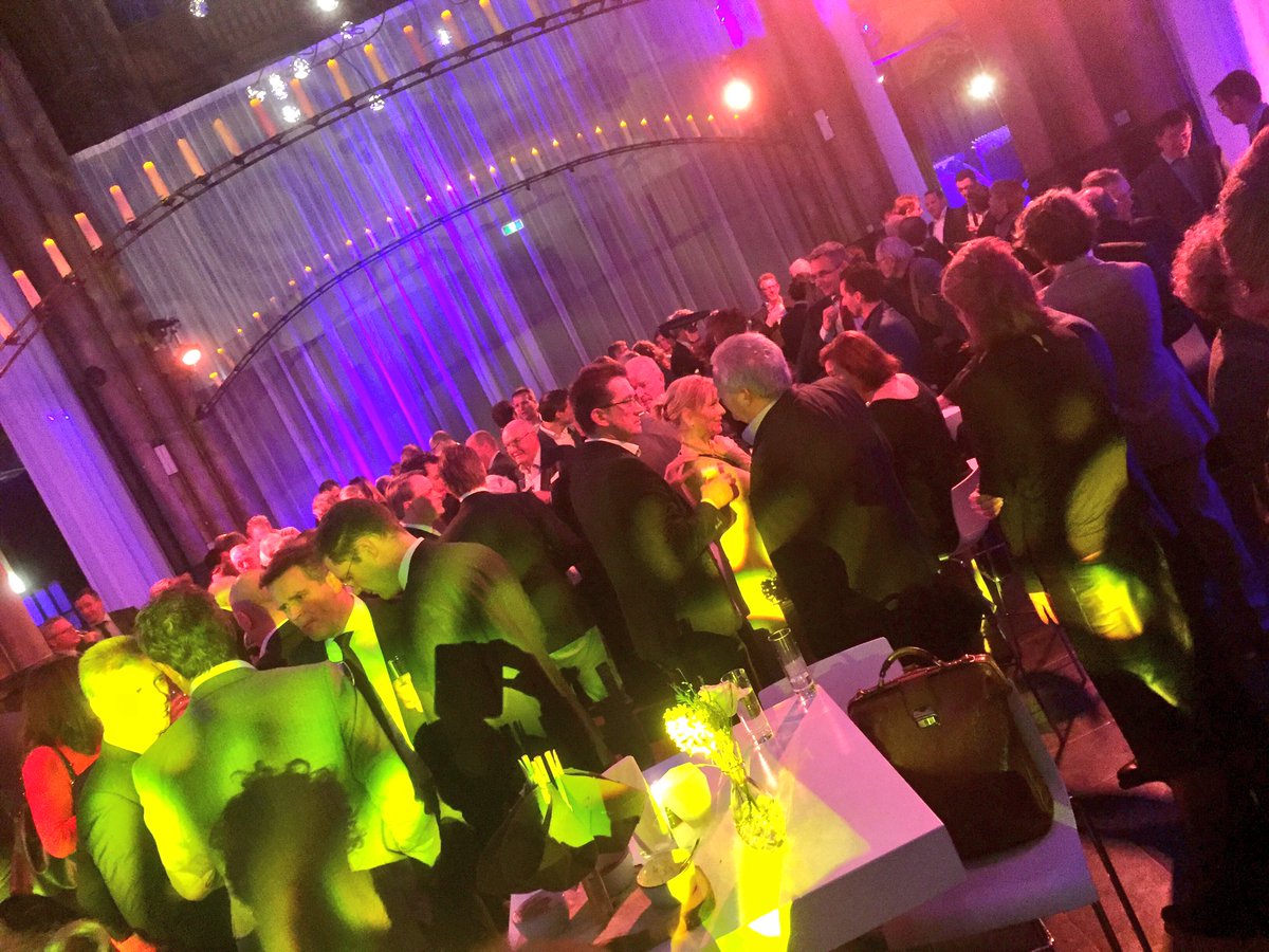 Receptie @rabodenbosch met scheidende dir Rico Niesten en startende <a href="/martinhouben/">Martin Houben</a>
Iconische Barbara Baarsma krijgt zaal plat met economieles