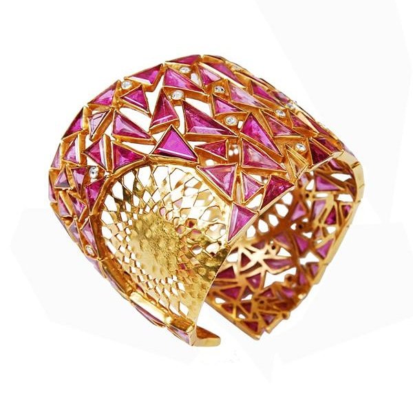 jewelsbypreeti's tweet photo. #contemporary #design #handcuff in #ruby &amp; #gold just to enhance your overall look #designerjewellery #18kt #gold #colorfulstones #piece https://t.co/u6bZBnP1f6
