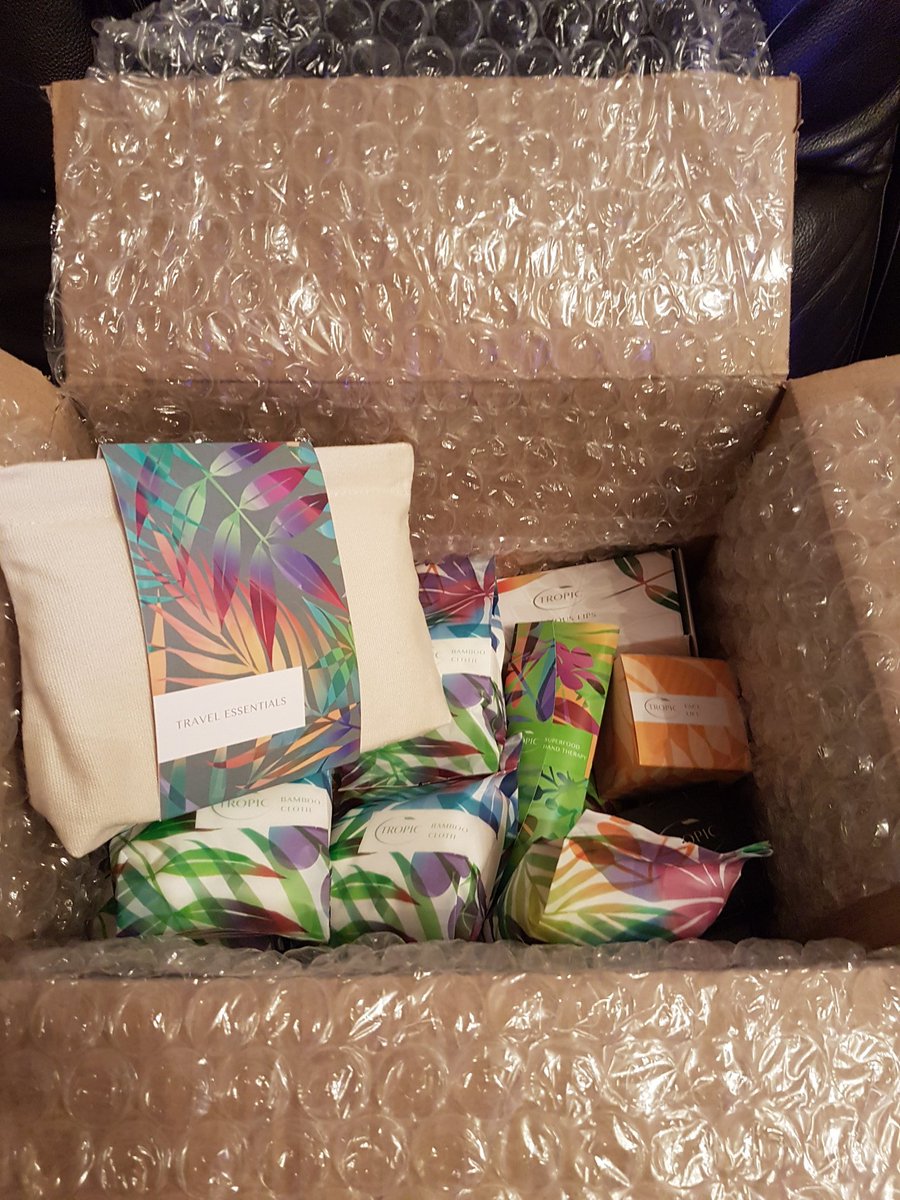 Kerriwright8's tweet photo. #deliveryonpoint #lovetropic love getting a box full of goodies โค https://t.co/72GwfOyPt5