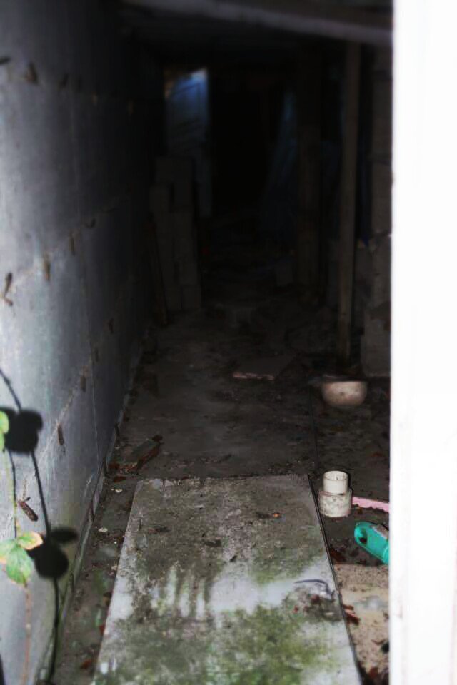 Et voici la derniere partie des photos de notre expedition dans une maison abandonée d'un cimentier de l'époque