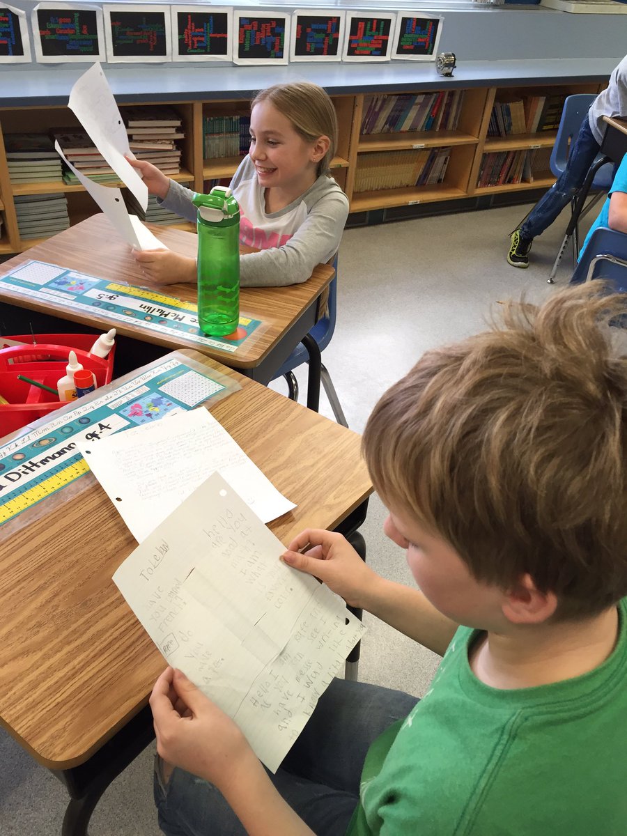MelittaSorensen's tweet photo. Reading our pen pal letters! Excited kids! Grade 4/5! #csd71 #bvalleyschool @MissSkriver https://t.co/LrTkXvqwoE