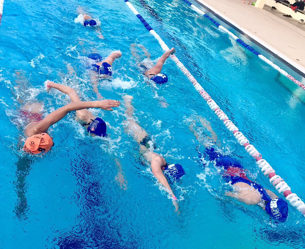 FFTRI's tweet photo. Ça bosse toujours aussi dur à Playitas 🏊 @ZERODtriathlon https://t.co/6l4Y4uckW0