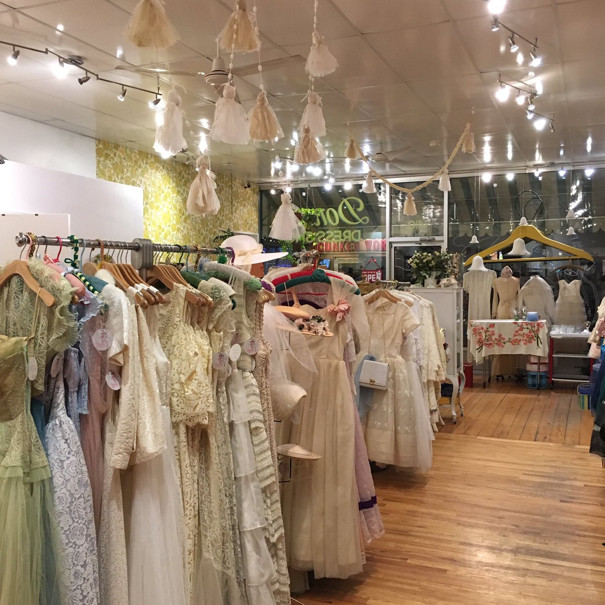 DonnasDressShop's tweet photo. The Wedding Collection is now in the shop: vintage &amp; vintage-inspired wedding, rehearsal dinner &amp; reception dresses https://t.co/wq5uvWlgo3