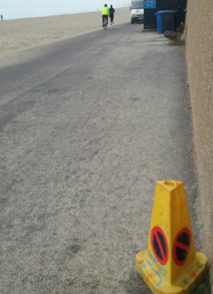 MrNick02's tweet photo. @ConeSpotter Oh I do like to be beside the seaside. #trafficcone https://t.co/I9nNo6ZcqU