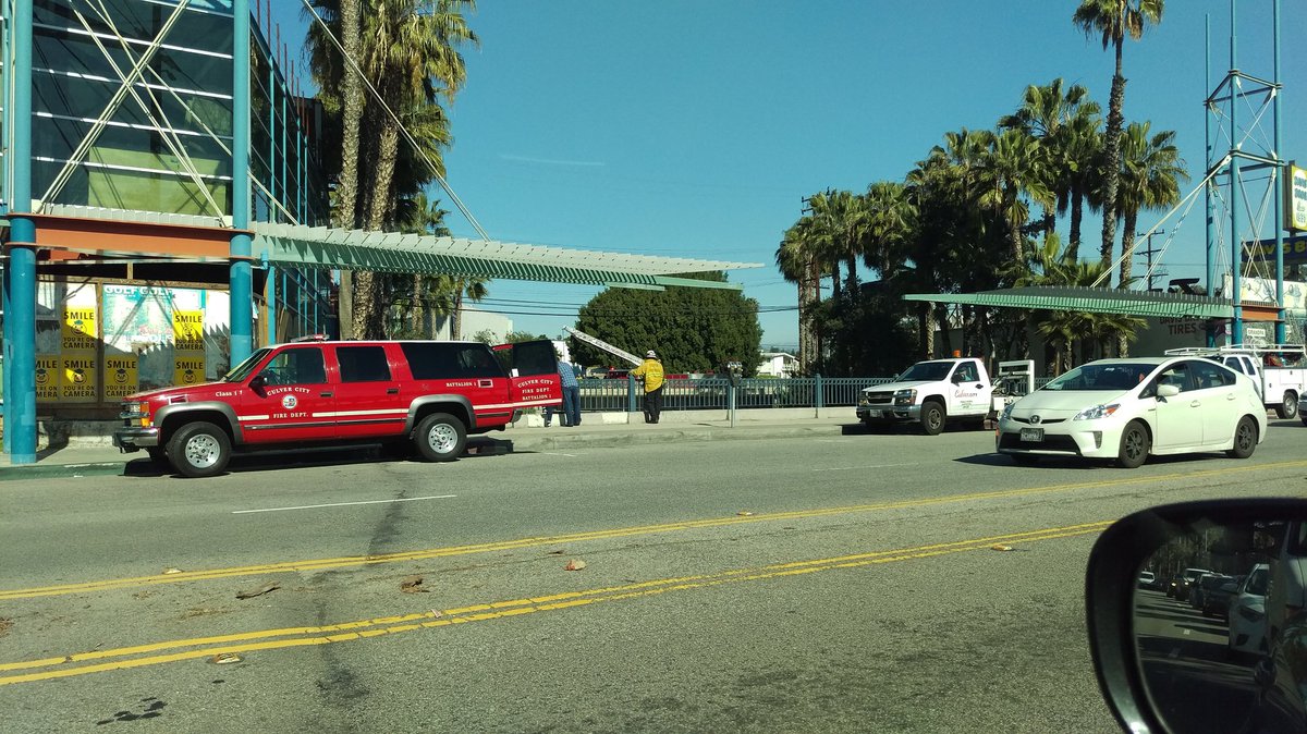 HugeGameJames's tweet photo. @Culvercity311 what's going on in the canal at Washington and LA Cienega? https://t.co/HXC7f2ToYB