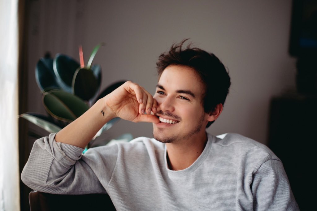 Красивый парень модель улыбается. Милые улыбки парней. Милый парень. Филипп томас. Джорди баан.