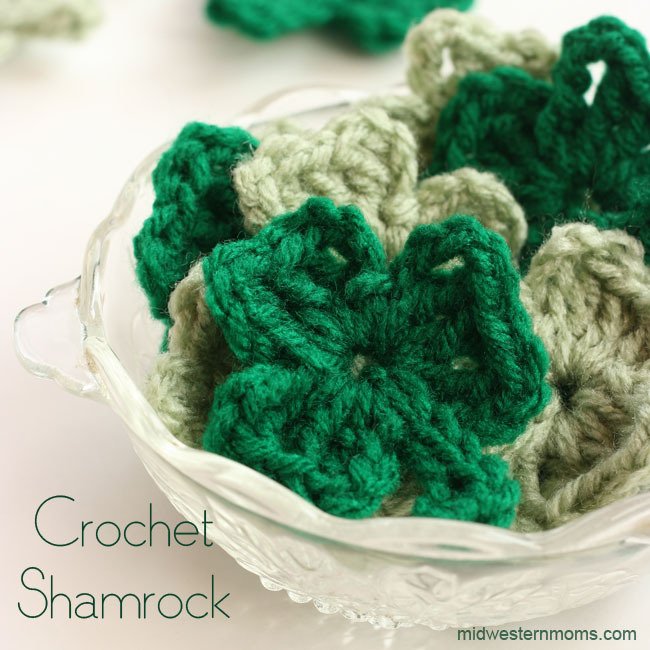 Learn how to crochet a shamrock midwesternmoms.com/how-to-crochet… #crochet #DIY #crafts