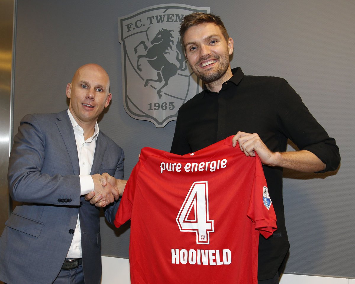 TeamMercato's tweet photo. #OFFICIEL
Jos #Hooiveld (33) - Défenseur néerlandais
De ➡ #AIK (Solna)
A ➡ #Twente
Contrat ➡ 2018 https://t.co/eFtppX1q66