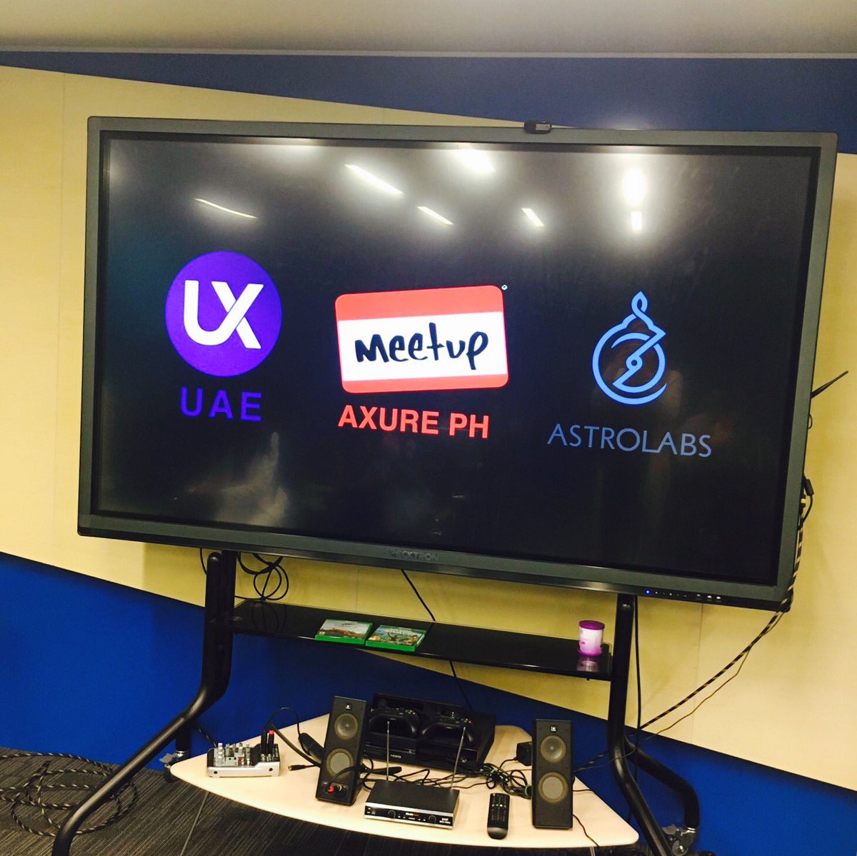 ux_UAE's tweet photo. We always love collaborating! Thank you @theuimind for an awesome workshop! Thanks @AstroLabsME for hosting #UX #uxUAE #uxDubai #prototyping https://t.co/cQDAet5iaF