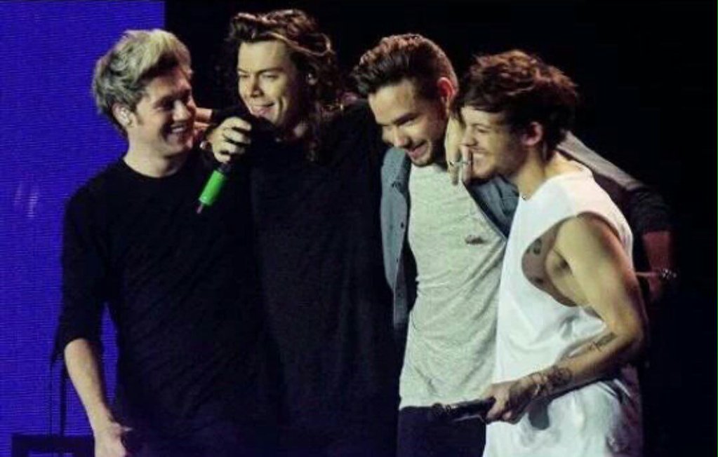 tiagoooaraujo's tweet photo. ATENÇÃO DIRECTIONERS!
CADA RT AQUI/TWEET 5 centavos serão doados para instituições de saúde mental.
QUERO TODO MUNDO AJUDANDO
#BellLetsTalk https://t.co/k1sgCFWQzY
