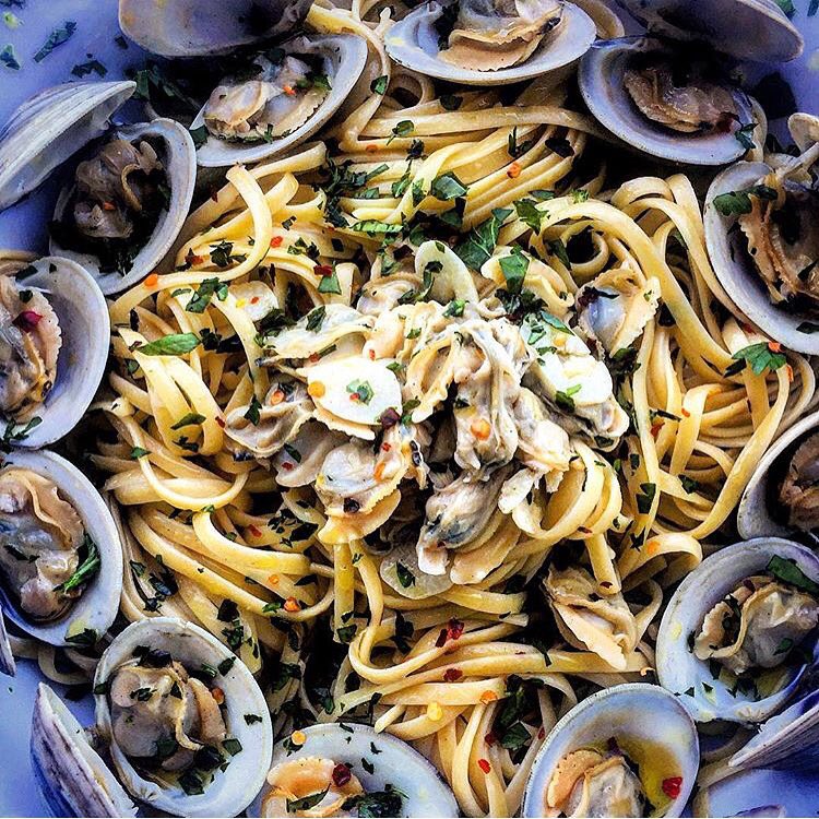 Linguine alle Vongole, <a href="/barillaus/">Barilla US</a> #Linguine, East Coast Littleneck Clams, Pinot Grigio, Garlic, Peppers, Clam Juice. 📷: @cherubinacatering