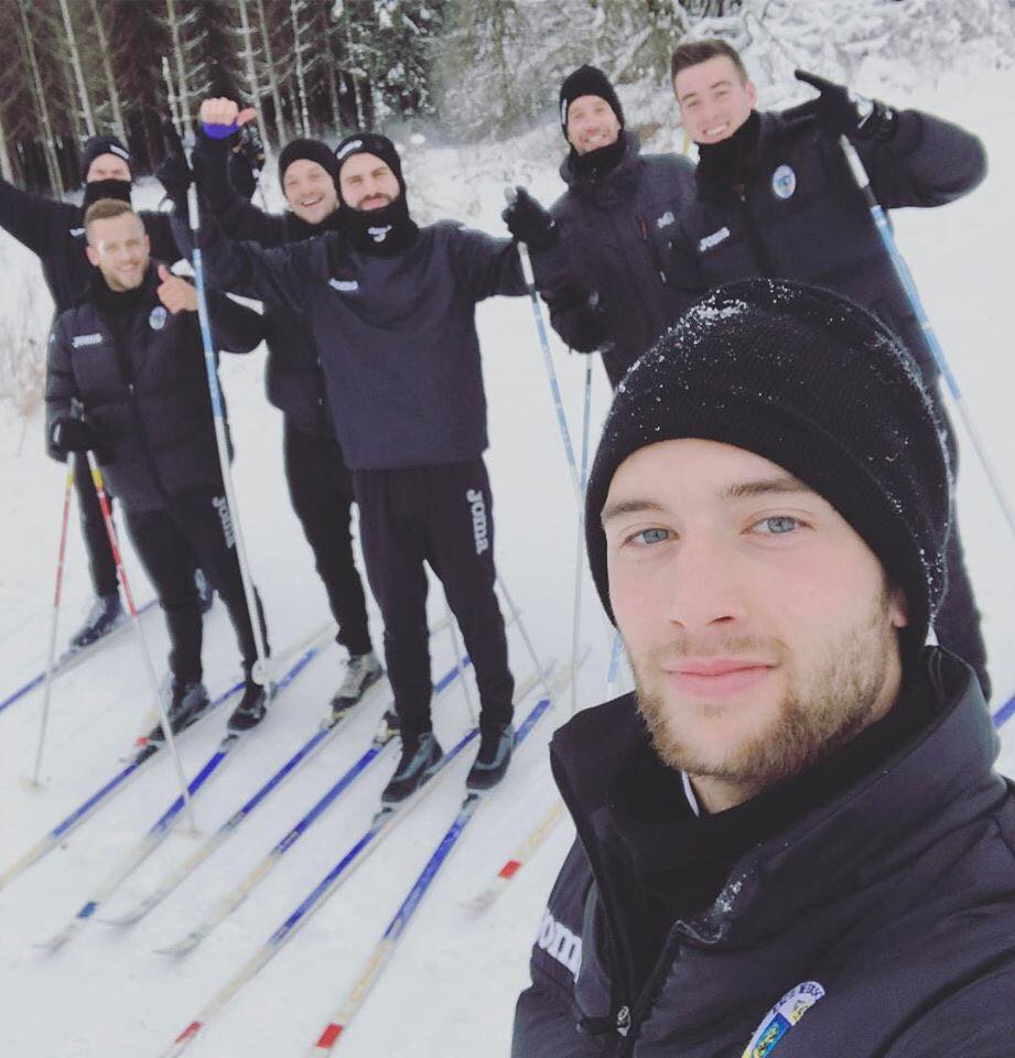 Jomabelgium's tweet photo. Beerschot-Wilrijk in volledige joma outfit op de "latten" Thx Beerschot-Wilrijk! https://t.co/GZF839awpv