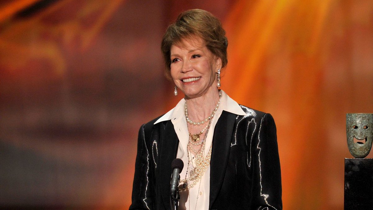 #BREAKING Mary Tyler Moore dies at age of 80 bit.ly/2k4uVNy https://t.co/XgrAc2aczx