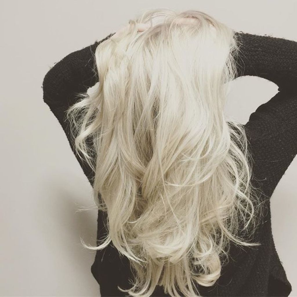 JARetreatSpa's tweet image. We love the light look for winter! 

📸 : @aprilrosestylist

#PlatinumBlonde #LighterHair #ColorObsession