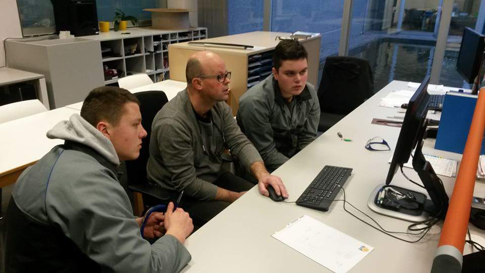 vincemispelaere's tweet photo. #duaalleren brengt het beste bij de lln naar boven. Matrijzen ontwerpen bij #Injextru uit cluster Plastics@Tielt @KIEM_plastIQ @crevits https://t.co/fYO2jMOa60