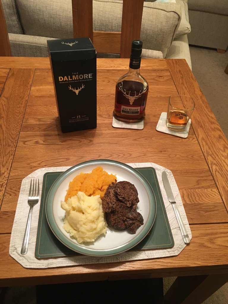 andrewpmarsden's tweet photo. @sconserlodge @giantjrm #haggisneepsandtatties #Weedram #BurnsNight2017 https://t.co/z3VW6zWtNE