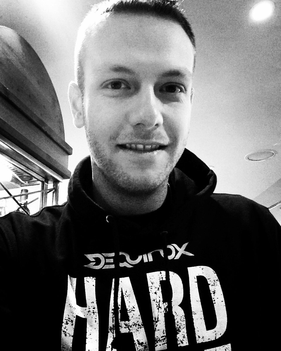 DCeptor's tweet photo. I'm off for a week โ๐ปNext stop: Barcelona โ๏ธ๐ช๐ธ #dceptor #out #holidays https://t.co/XB6HnLltDU
