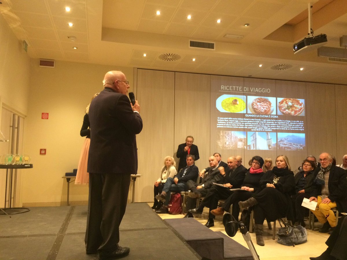 WeekendPremium's tweet photo. Inauguriamo stasera le Ricette di Viaggio, un inserto che si occuperà di tenere viva la memoria culinaria del nostro paese! #weekendgreen https://t.co/Pchd7LfPYo