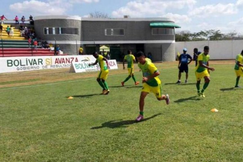 vanguardiacom's tweet photo. #Deportes Atlético Bucaramanga y Equidad igualan sin goles en el Carmen de Bolívar https://t.co/G1gfkVVrqf https://t.co/08vorleez5