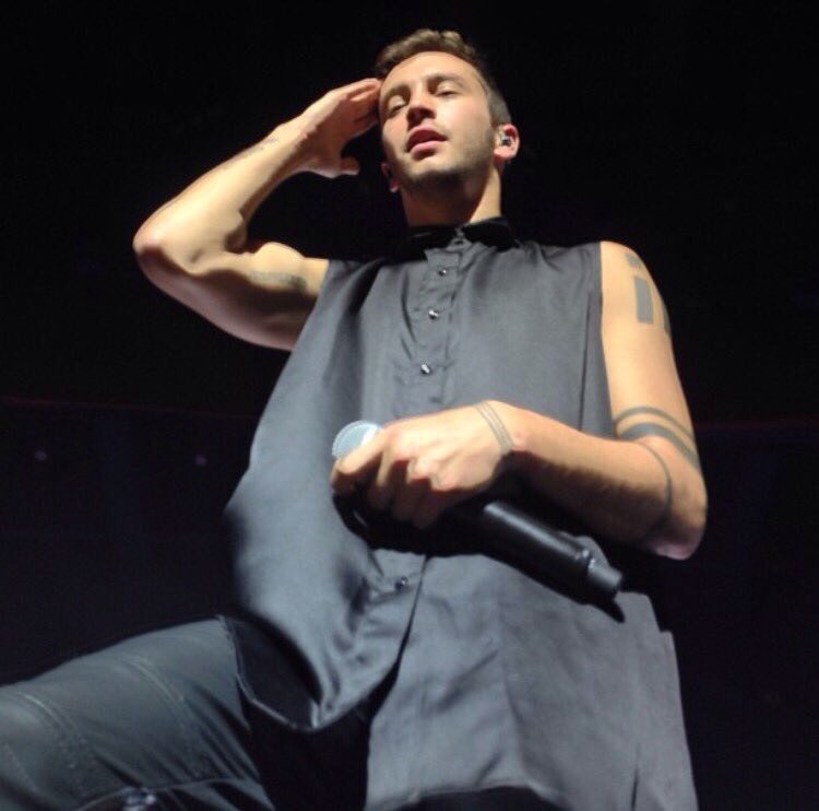 joshler_boy's tweet photo. #BestMusicVideo #Heathens #iHeartAwards https://t.co/TX9kGUHuEY