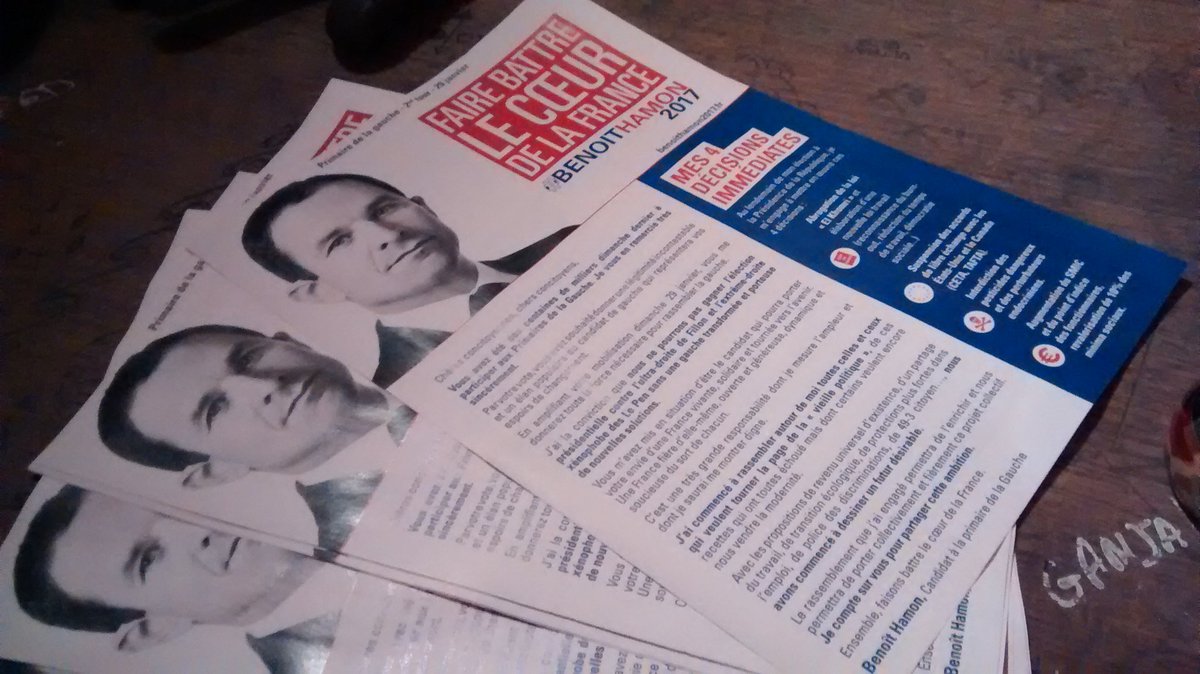 Chloe_Brgn's tweet photo. A la taverne pour regarder le débat avec @Le67avecHamon et @JeuneAMGrandEst #Hamon2017  #primaireledébat https://t.co/UdpgRTNYN6