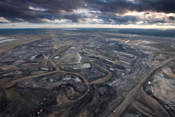 After_Bacon's tweet photo. Oil crimes: Who needs a Trump? https://t.co/fAOPy05QLm https://t.co/CuMJgM9qRe
