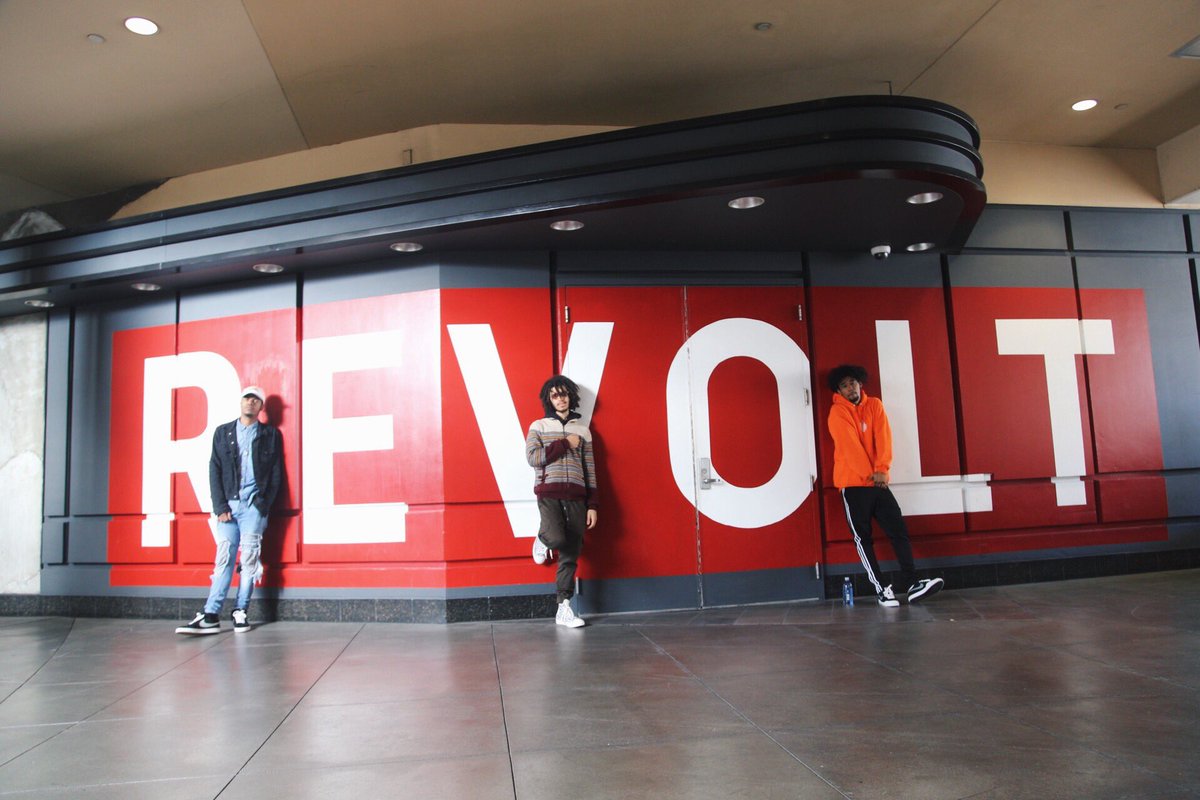 MadeGROCERIES's tweet photo. Much love to @RevoltTV for building w/ us and bringing us thru the HQ.
more 🔥 coming in 2017
#EAT #DTLA #RevoltTV
#createANDsave https://t.co/UchjQFm17y