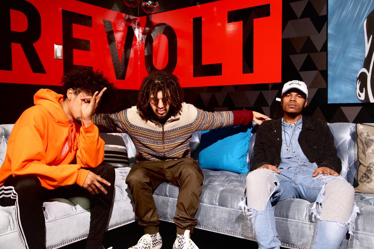 MadeGROCERIES's tweet photo. Much love to @RevoltTV for building w/ us and bringing us thru the HQ.
more 🔥 coming in 2017
#EAT #DTLA #RevoltTV
#createANDsave https://t.co/UchjQFm17y