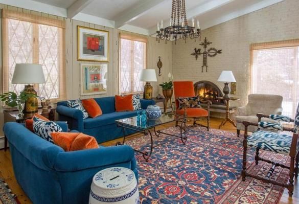 GlobeAddress's tweet photo. Design for empty-nesters includes pops of color and travel trinkets. https://t.co/0CUPX2LY4A #RoomtoLove @StyleCarrot https://t.co/c6vgN3KeFu
