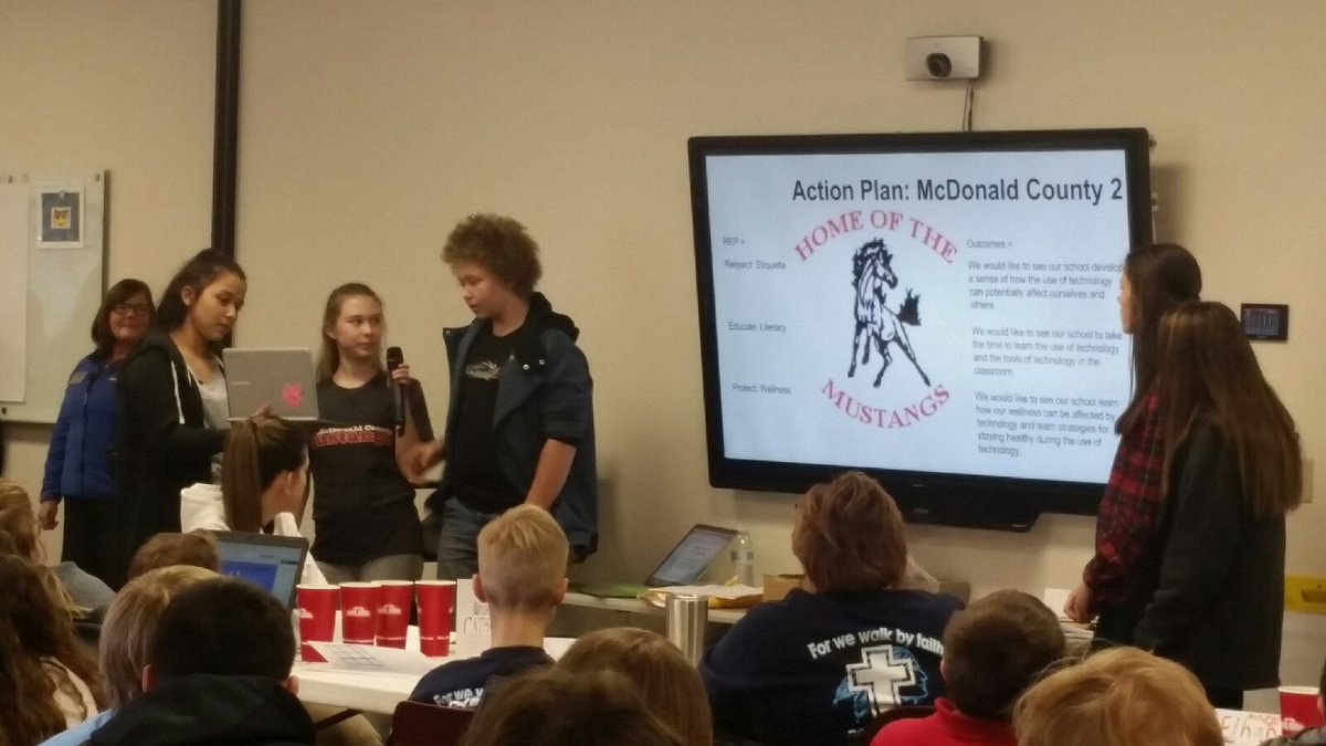 angand3's tweet photo. Students creating action plans #studentsummit #swcenter #mcr1pride https://t.co/2eE04gojiE