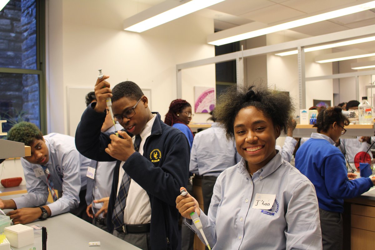 rockedu_'s tweet photo. @UncommonSchools students use electrophoresis to model their own #DNA with the @rockedu_ team #LabExperiences #AwesomeExperiments https://t.co/HQkMoEsxOC