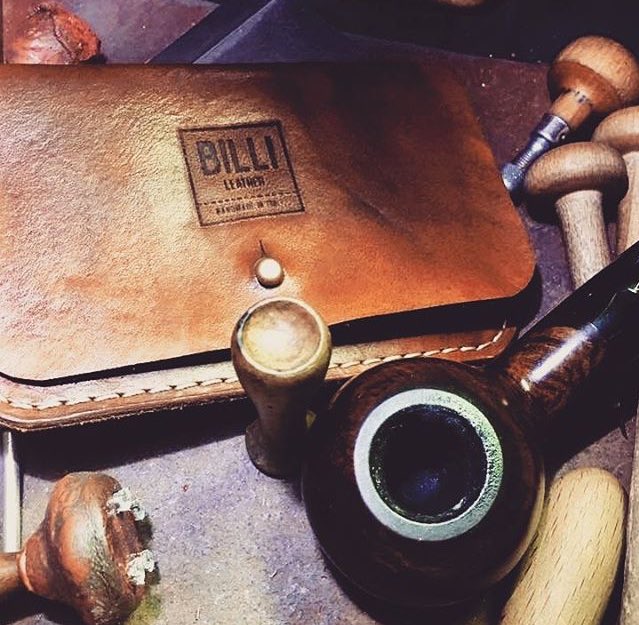 Billileather's tweet photo. #billileather 🚬 #tobaccocase #handmade #pipe #smokedwings #caferacer #Wisky https://t.co/5KtMOfF3Op