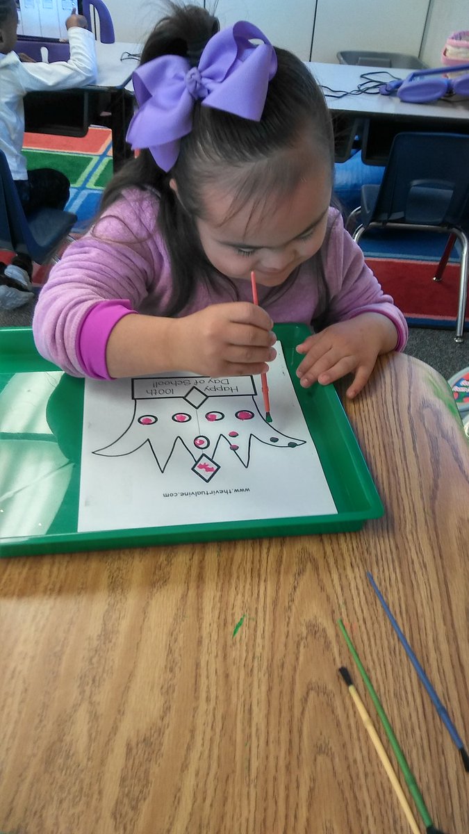 mlres_sasdelli's tweet photo. 100 Days of School #CountingByFives #100dayscraft https://t.co/59wnFTb5tp