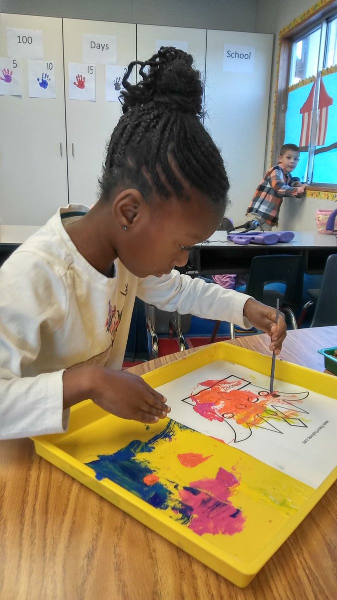mlres_sasdelli's tweet photo. 100 Days of School #CountingByFives #100dayscraft https://t.co/59wnFTb5tp