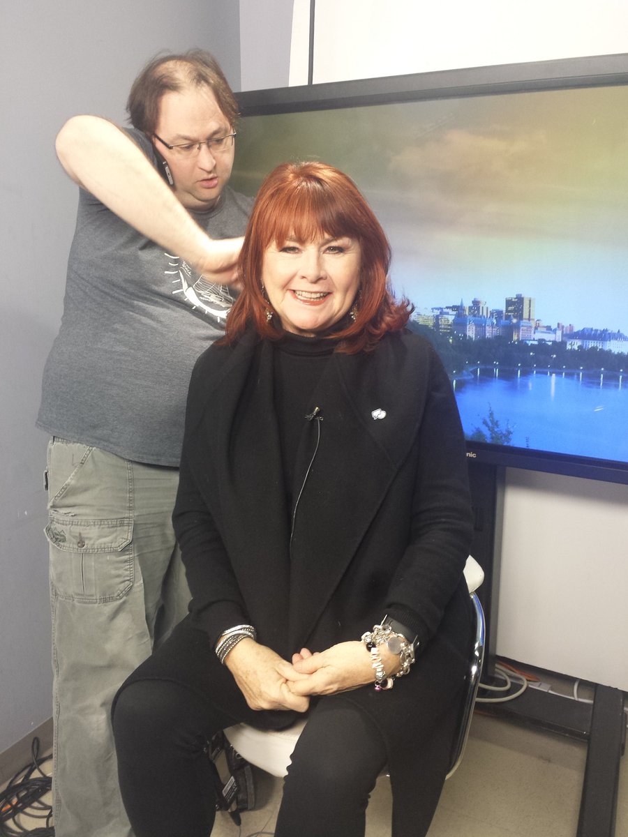 BarrettLab's tweet image. The fabulous @marywalsh for @CTVNews #BellLetsTalk  #hairmakeup @beautbartender