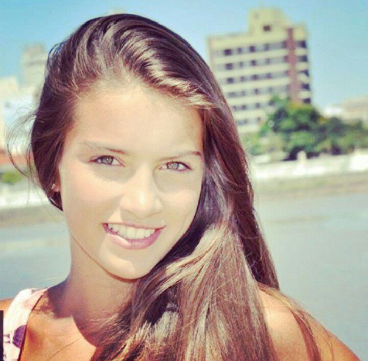 SofiClubDeFans's tweet photo. El bombonazo de @SofiFernnandez a los 15 años!! 😱💛 https://t.co/YN3zAjnJ30