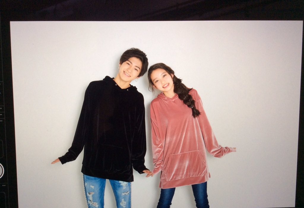 takaishi__akari's tweet photo. #聖貴、#遥城、#里梨愛、#あかり でジェンダーレスファッションに挑戦しました！
記事↓
https://t.co/KVf2Fv03lB
ぜひ皆さんも着て見てはいかがですか？
#アクロス
遥城との記事中の最後の写真、何がそんなに面白かったのでしょう…笑（本気で笑っちゃってます💧） https://t.co/Gd5izEY4sV
