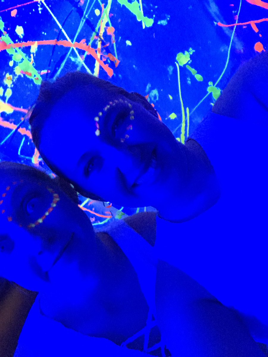 mandyalyshaa's tweet photo. #BellLetsTalk  about how lucky I am to have this little glow worm 👯#sisterthings @_kaylanewell 💙 https://t.co/4bnuAh2REs